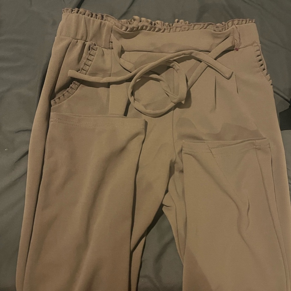 Brown pants size L. Never worn